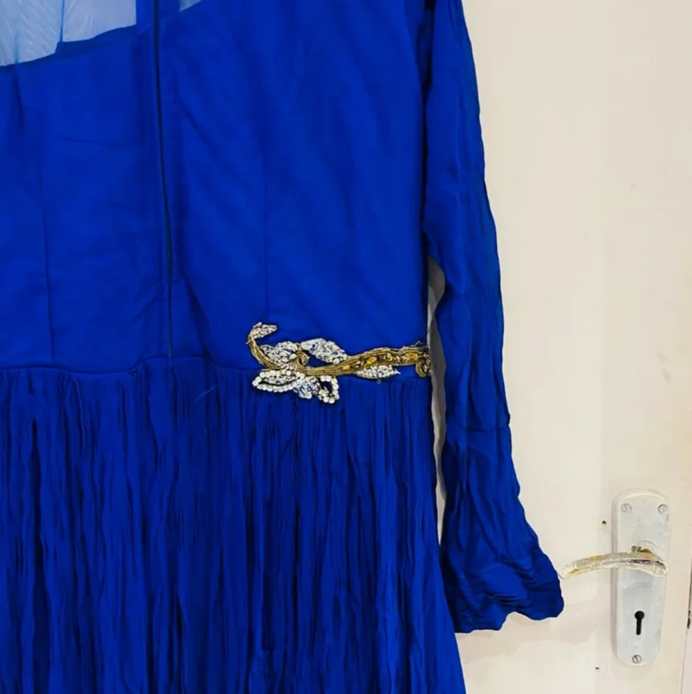 Blue very beautiful gown - Picture 12 of 12